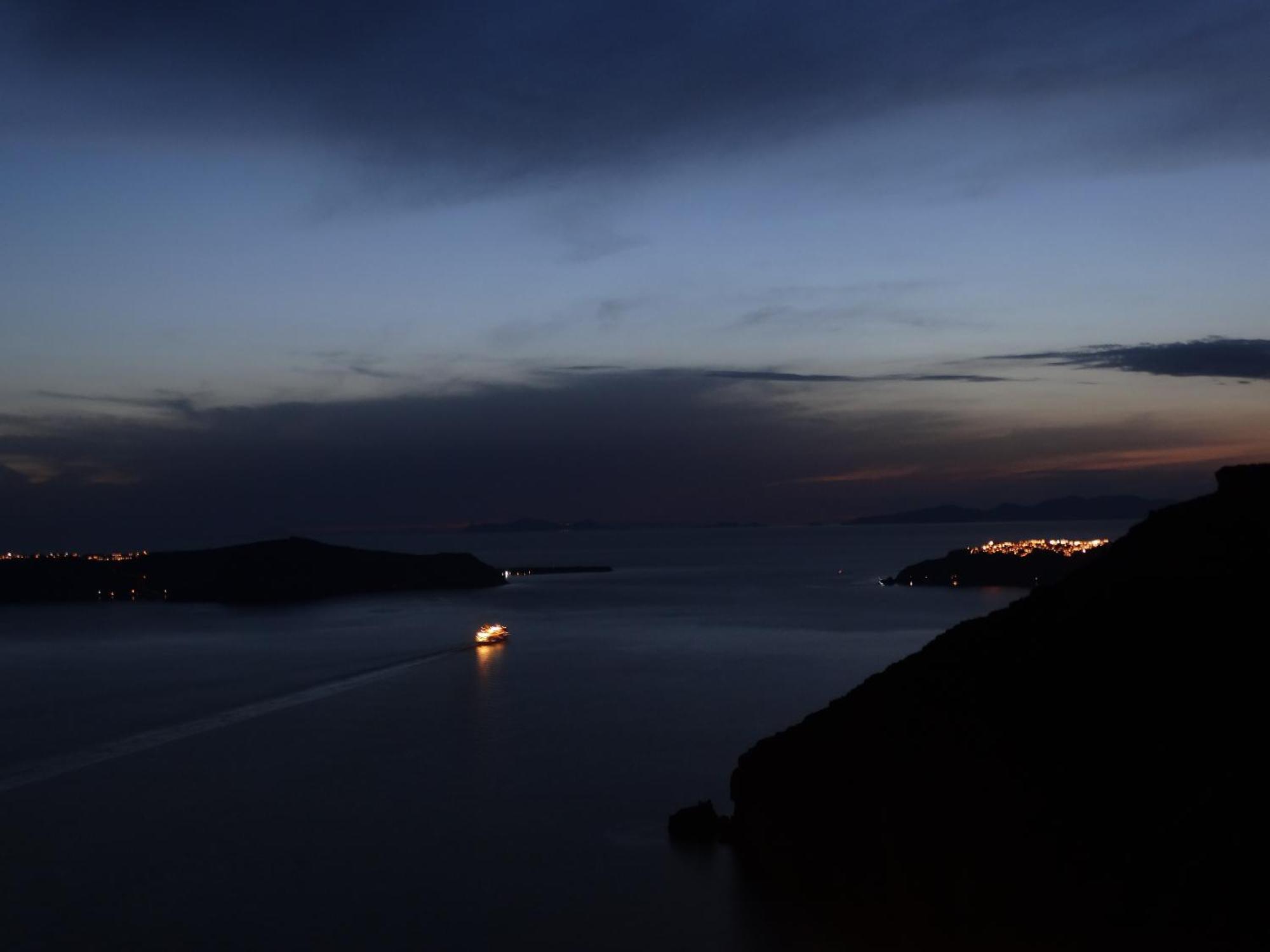 Yposkafo Suites - Villa - Santorini Fira  Esterno foto